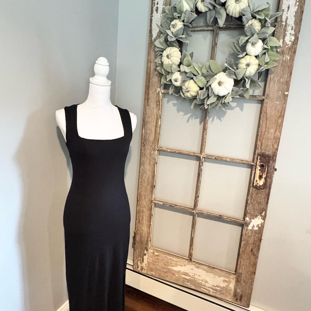 Elegant Black Sleeveless Maxi Dress